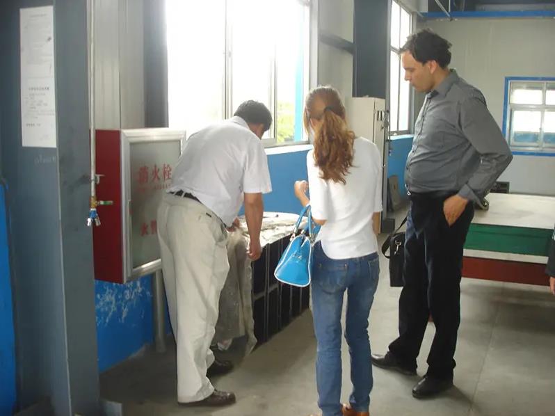 Foreign clients go to our factory